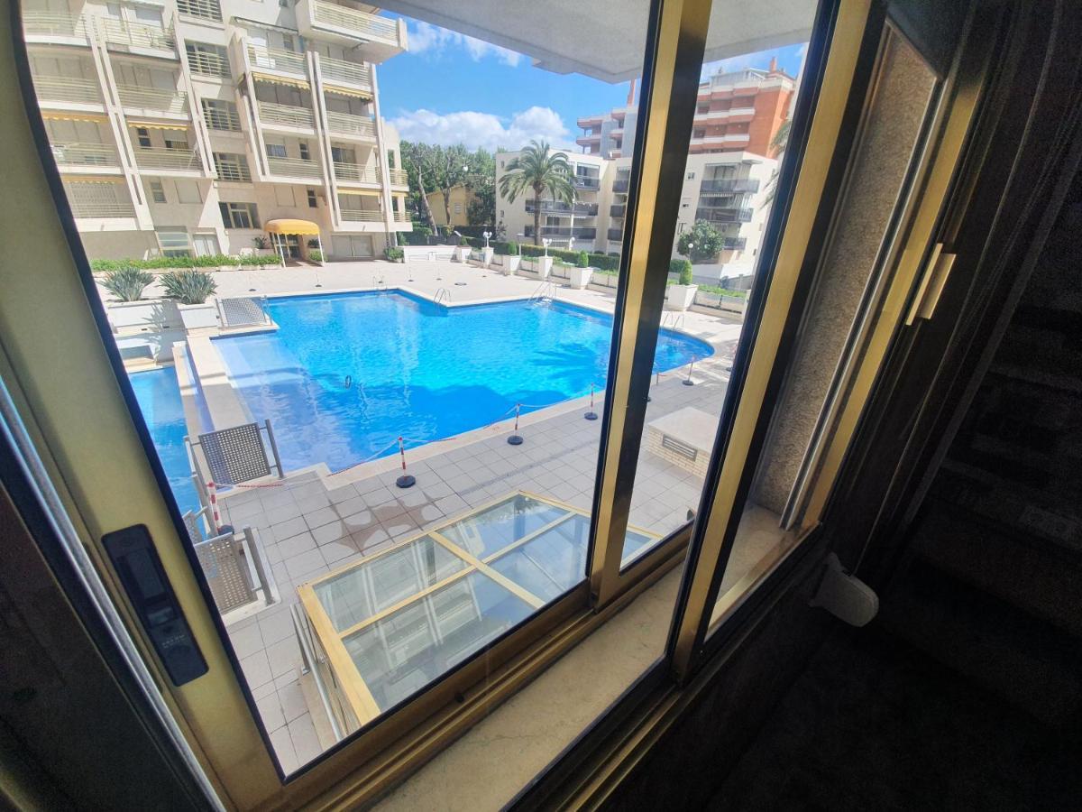 SALOU ,Novelty, primera línea del mar Exterior foto